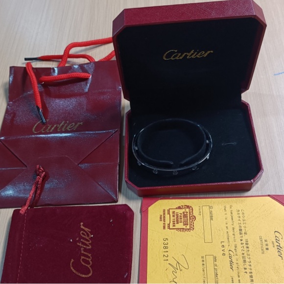 It's a Cartier bracelet - Picture 2 of 3